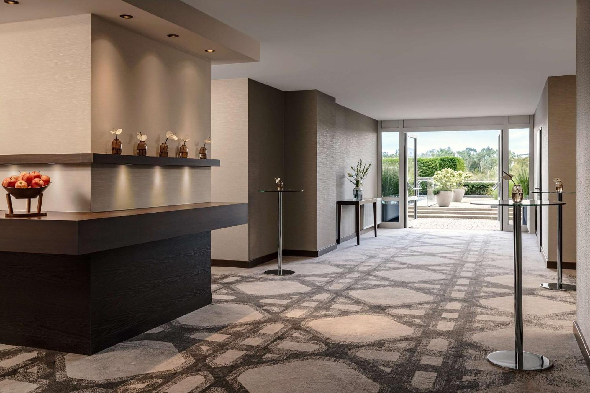 Hilton Danube Waterfront 4*