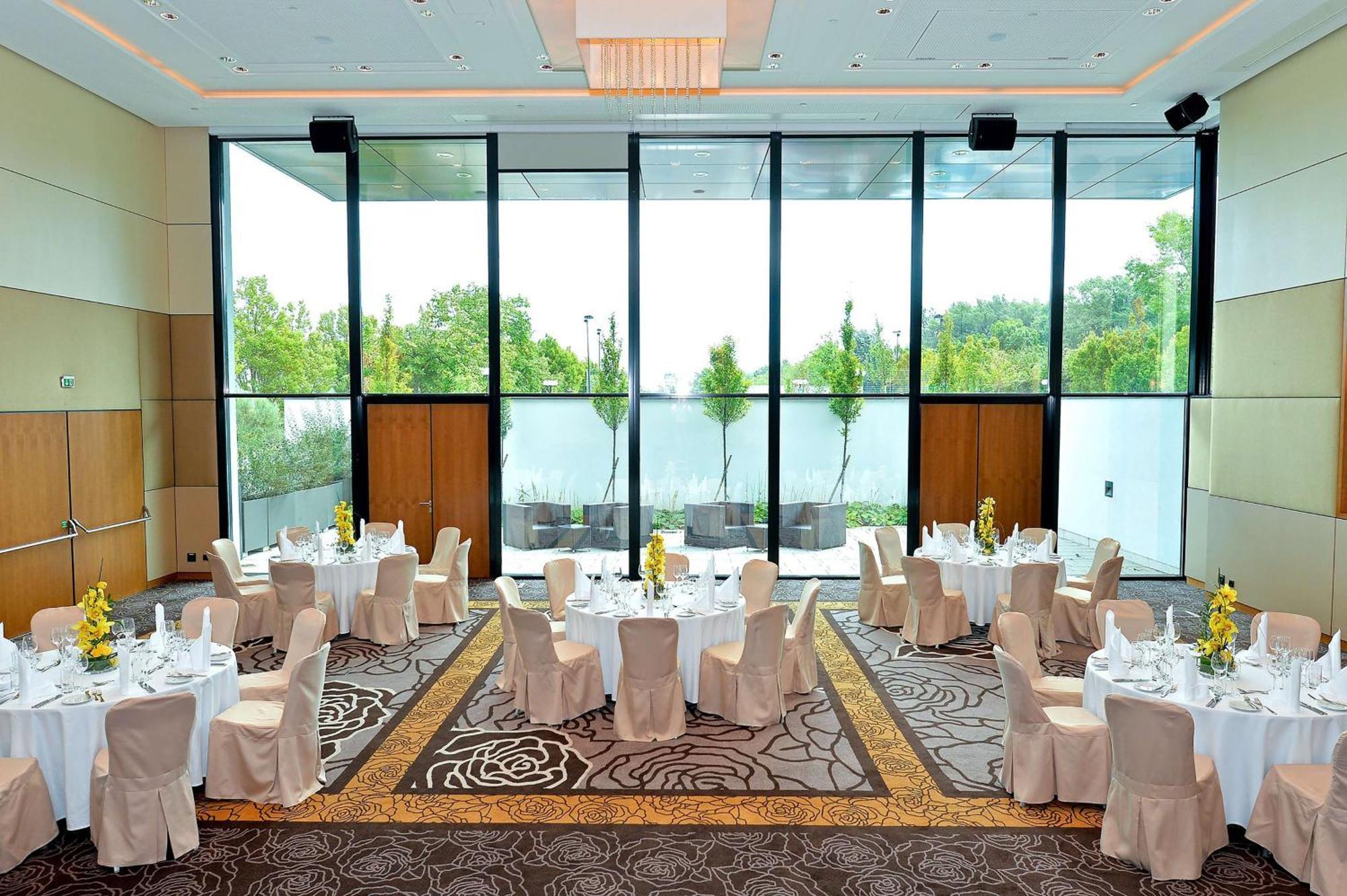 Hilton Danube Waterfront Hotel 4*