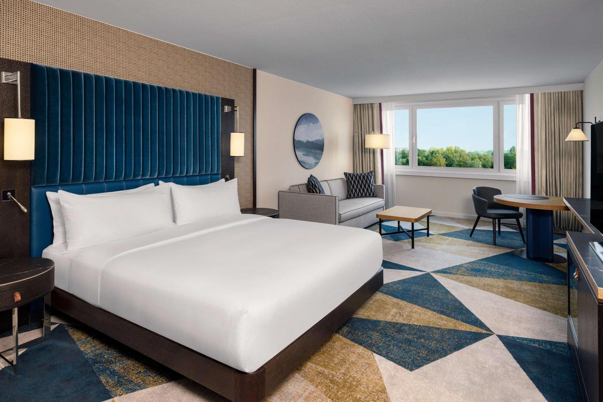 Hilton Danube Waterfront Hotel 4*